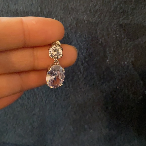 Clear crystal earring new - Picture 3 of 3